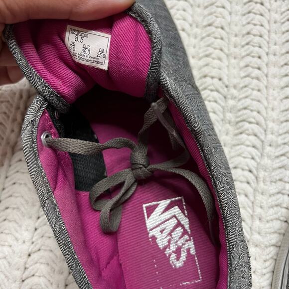 Vans| Woman’s lace up gray canvas low top sneakers - Picture 6 of 9